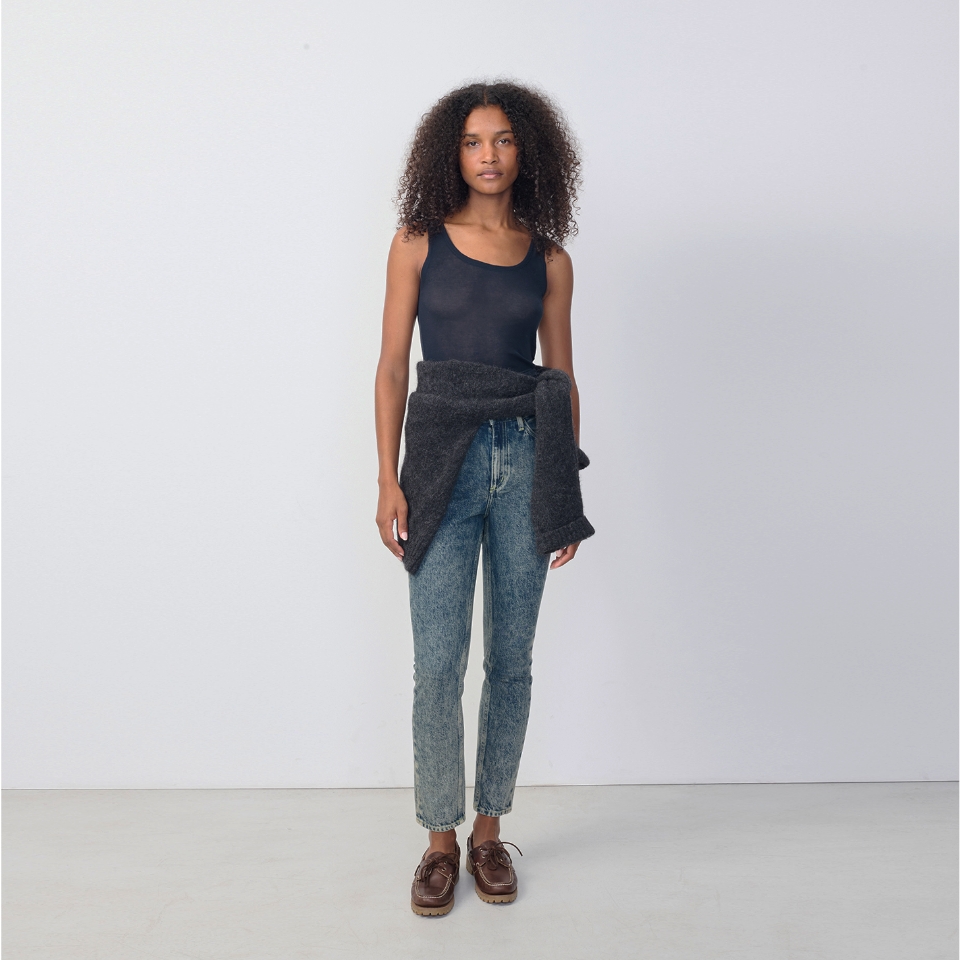 JOY11JE23-BLEAC-MODEL